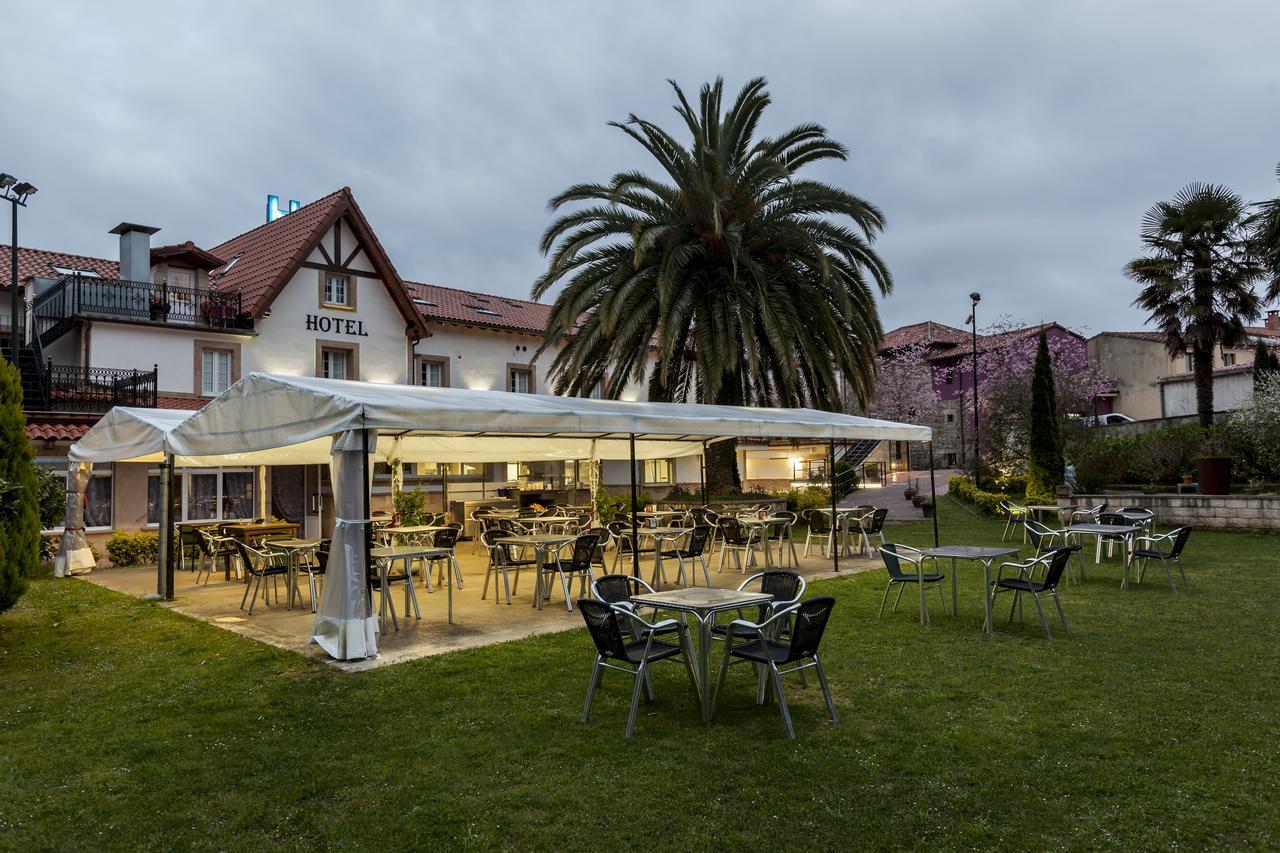 Hotel La Terraza De Puente Viesgo Eksteriør billede