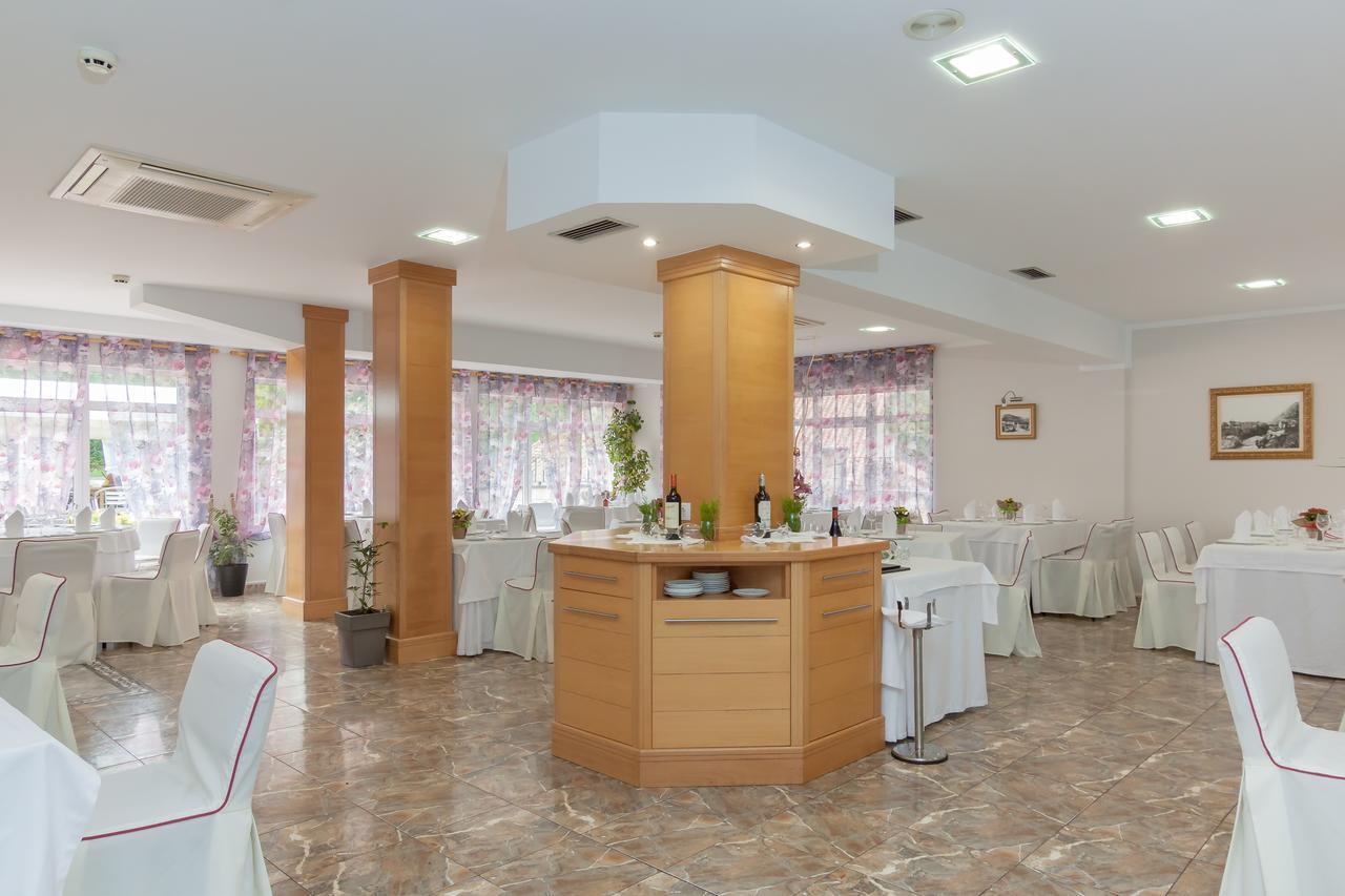 Hotel La Terraza De Puente Viesgo Eksteriør billede
