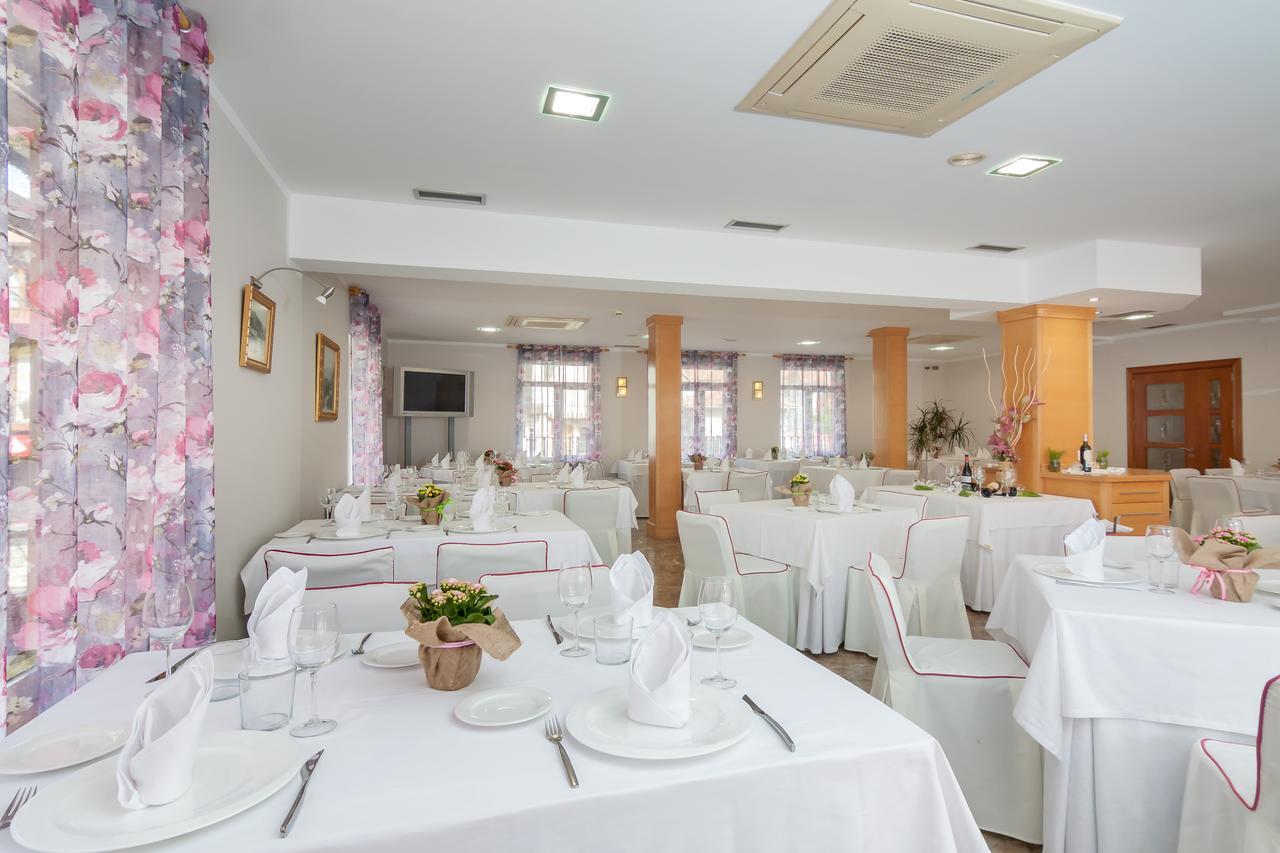 Hotel La Terraza De Puente Viesgo Eksteriør billede